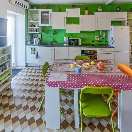 In Saint-etienne With Kitchen * Saint-Etienne (Loire)